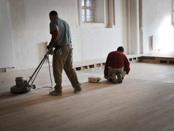 Ponçage du parquet collée et cloué sur aggloméré